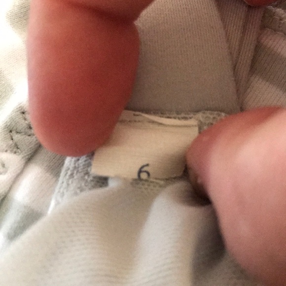 🌼🌸Lululemon wide strap tank with built in bra. 6 - Picture 6 of 6